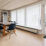 9 Person In Skagen